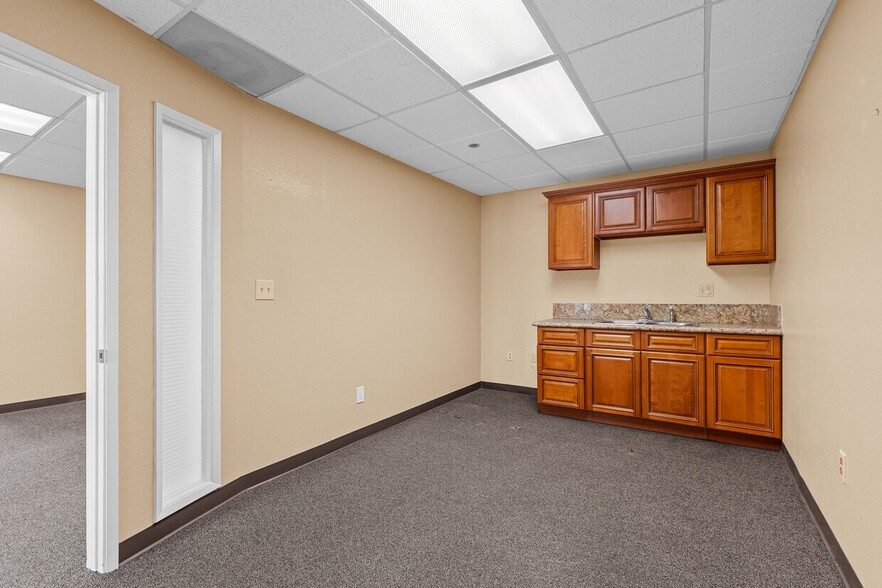 More Photos Of 8421 Auburn Blvd, Citrus Heights Office For Lease