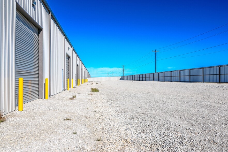 More Photos Of 138 Leopard Rd, Rhome Unknown For Lease