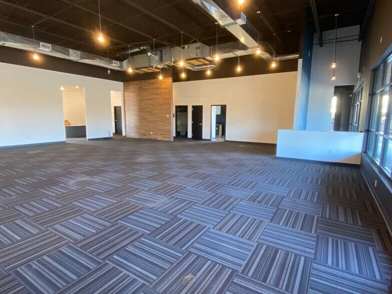 More Photos Of 3302 W Broadway Business Park Ct, Columbia General Retail For Lease