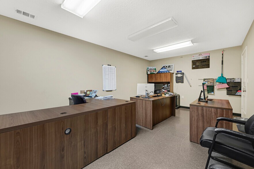 More Photos Of 1106 Witter St, Pasadena Industrial For Sale