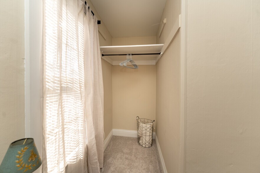 More Photos Of 218 S Washington St, Mt Pleasant Office For Sale