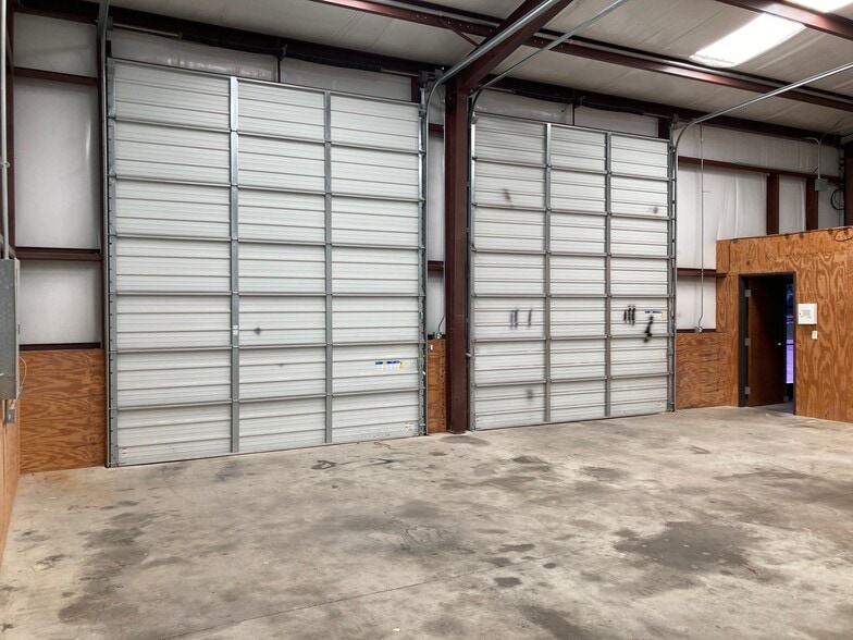 More Photos Of 1919 Golden Heights Rd, Fort Worth Unknown For Lease