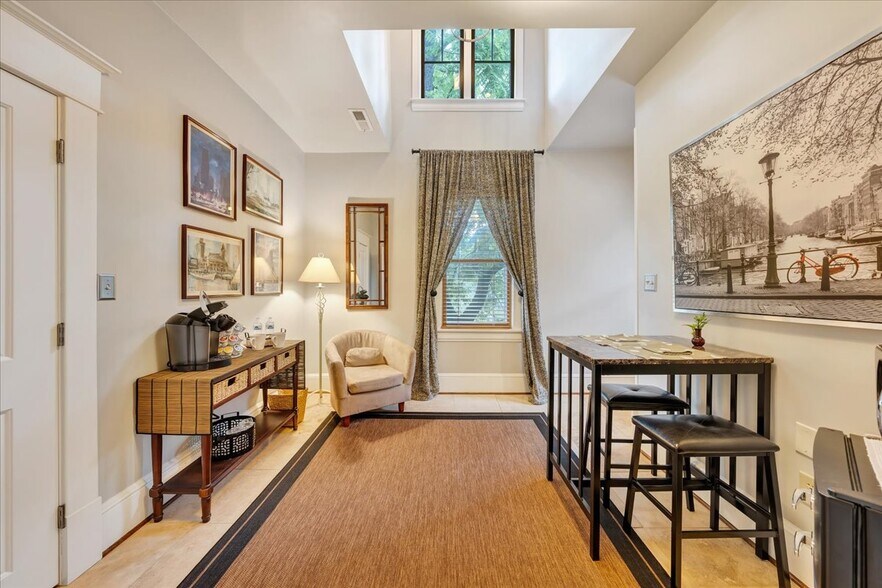 More Photos Of 1526 Franklin Rd SW, Roanoke Hospitality For Sale