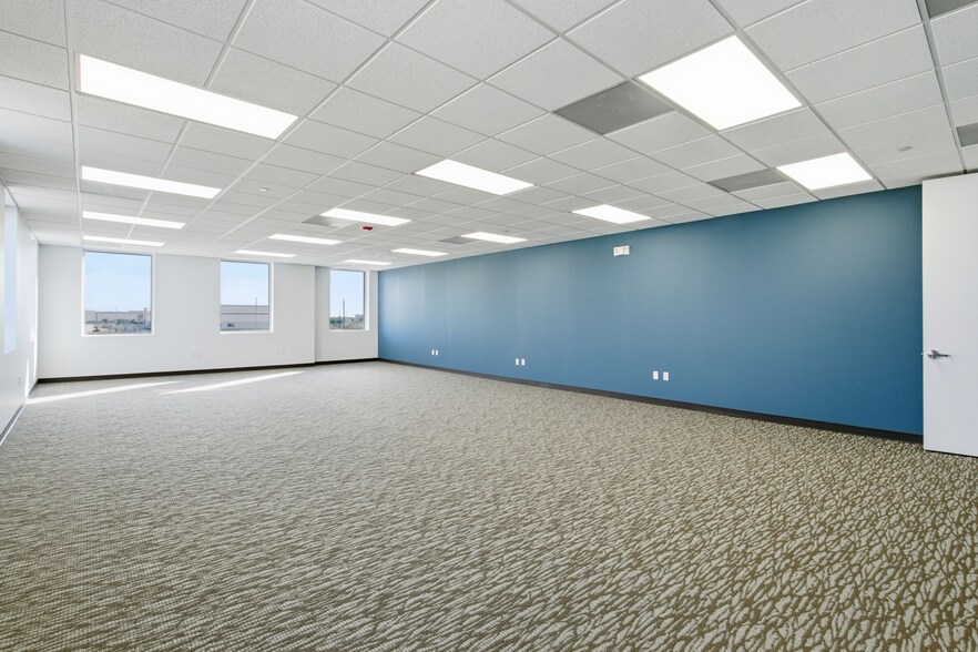 More Photos Of 611 Choctaw Ln, Katy Distribution For Lease