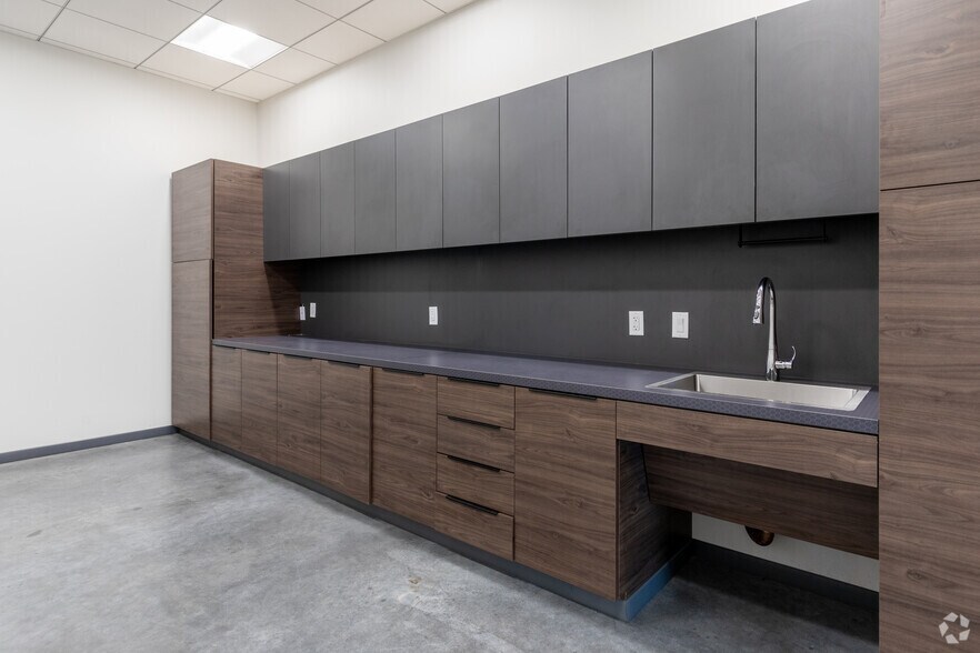 More Photos Of 7616 Branford Pl, Sugar Land Medical For Lease