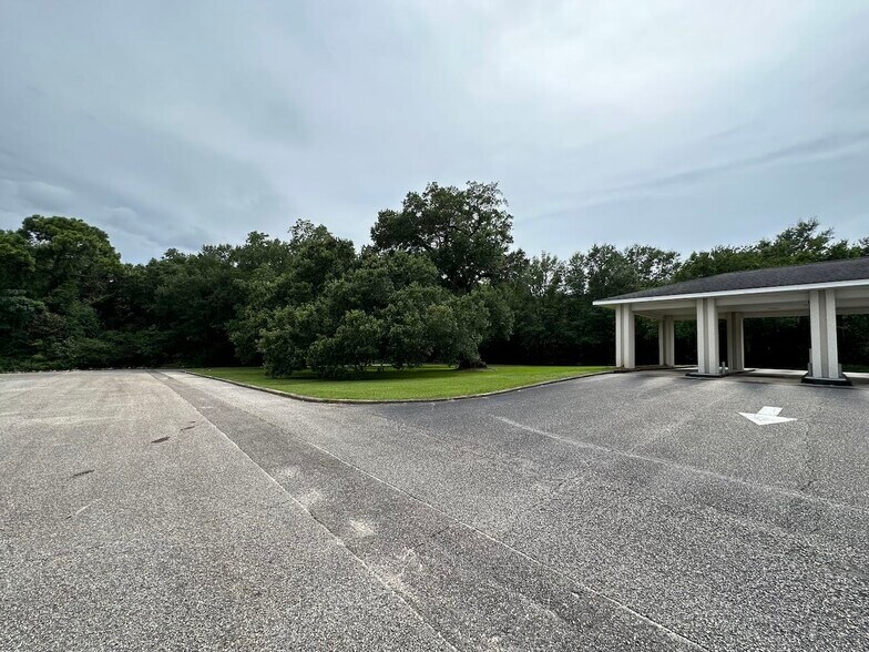More Photos Of 4823 Overlook Rd, Mobile General Retail For Sale