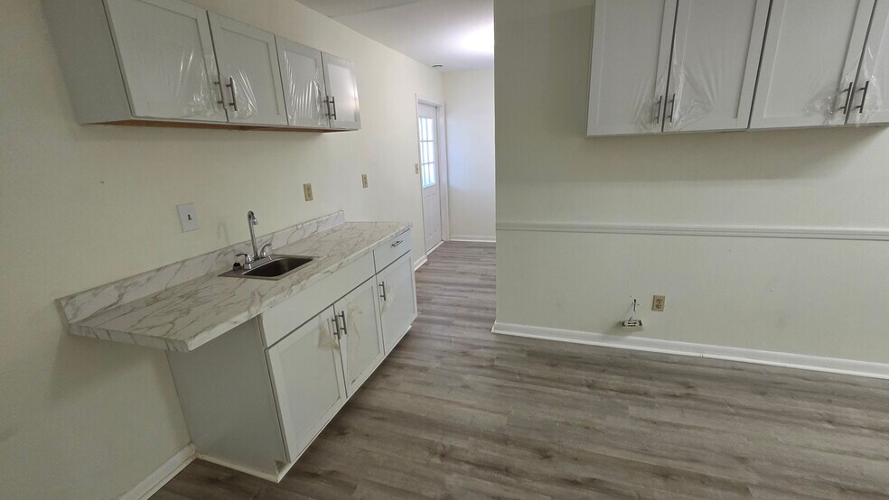 More Photos Of 466 E Miracle Strip Pky, Mary Esther Office For Sale