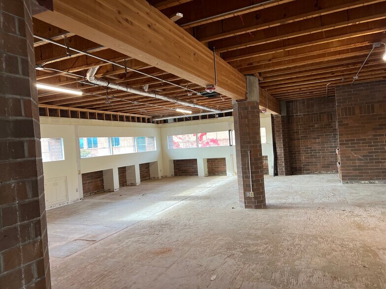 More Photos Of 300 Ellsworth St SW, Albany Bank For Lease