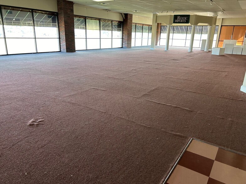 More Photos Of 60 Macarthur Dr, Alexandria Freestanding For Lease