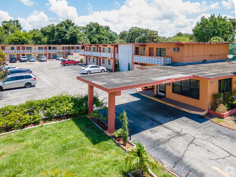 Primary Photo Of 307 E Vine St, Kissimmee Hotel For Sale