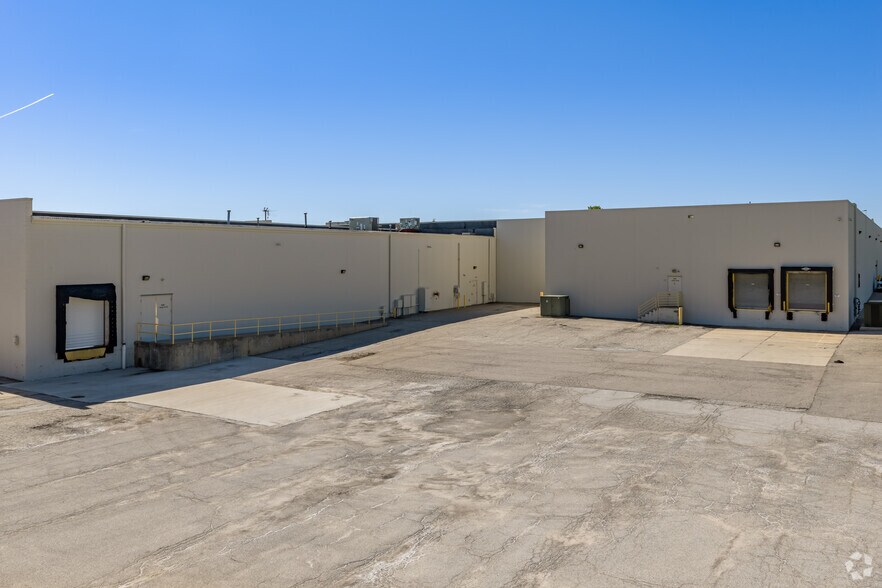 More Photos Of 3080 S Linden Rd, Flint Light Manufacturing For Sale