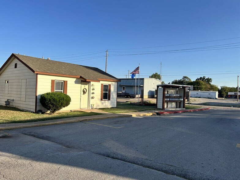 More Photos Of 2011 NW Hoover Ave, Lawton Apartments For Sale