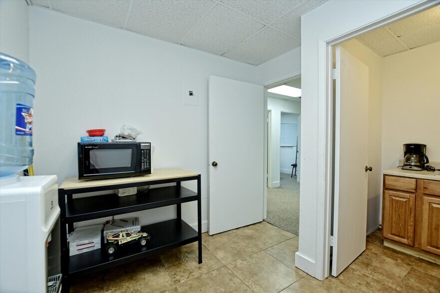 More Photos Of 600 Forest St, Georgetown Office For Sale