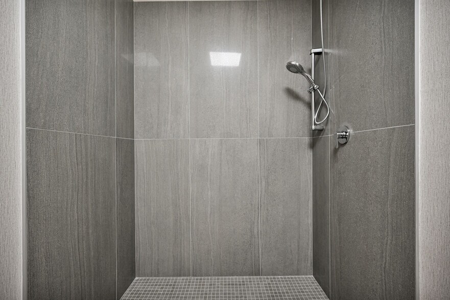 More Photos Of 210 NE 68th St, Miami Warehouse For Sale