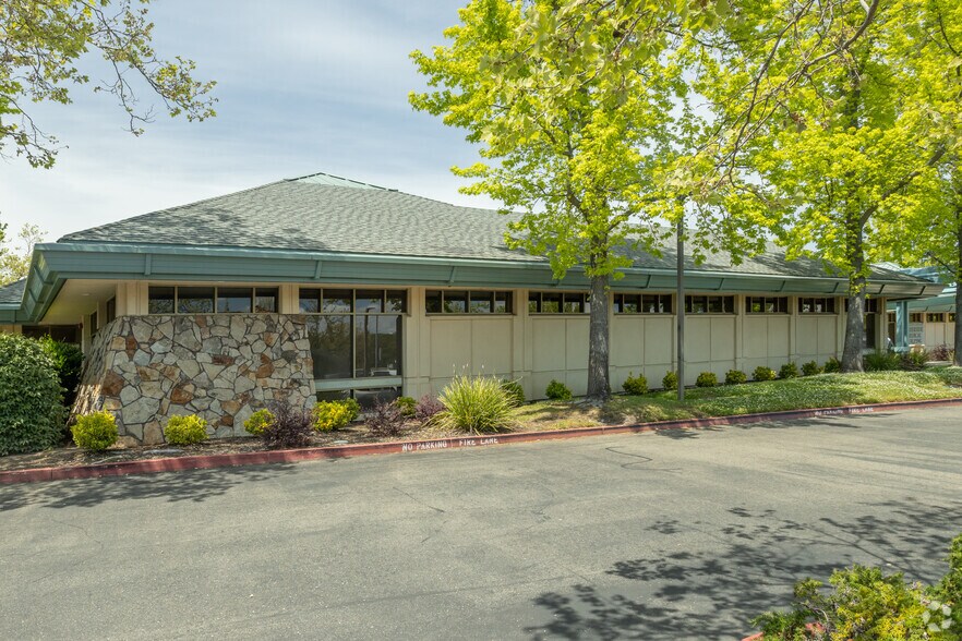 More Photos Of 1561 Creekside Dr, Folsom Medical For Lease