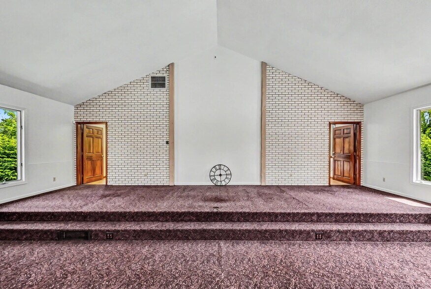 More Photos Of 15924 PA-407 Sr, Fleetville Office For Sale