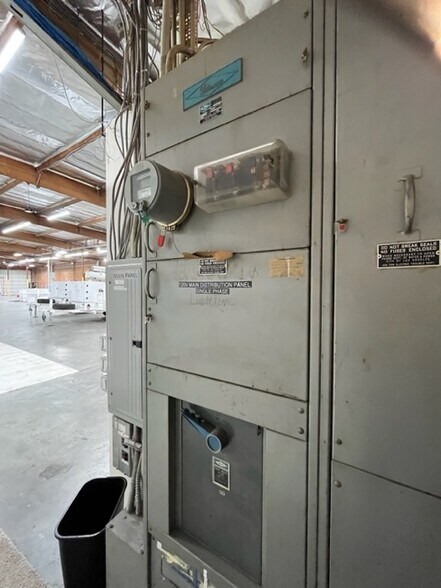 More Photos Of 9330 Corbin Ave, Northridge Warehouse For Lease