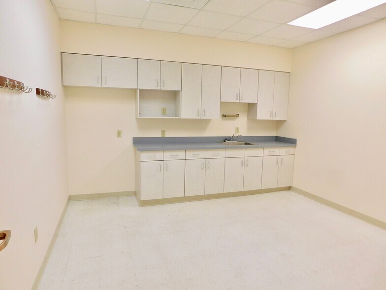 More Photos Of 1101 Opal Ct, Hagerstown Medical For Lease