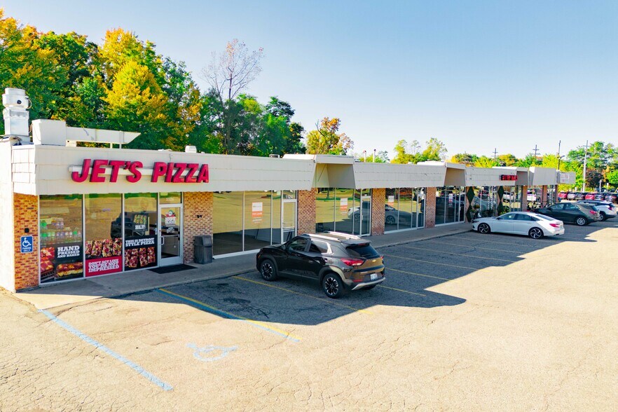 Primary Photo Of 1110-1126 N Pontiac Trail, Walled Lake Freestanding For Lease