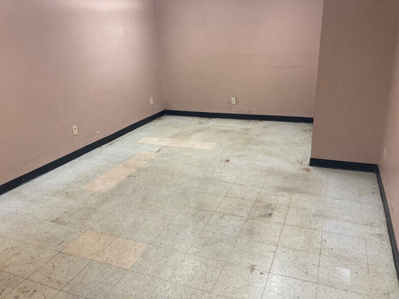 More Photos Of 6404 Maccorkle Ave, Saint Albans Office For Lease