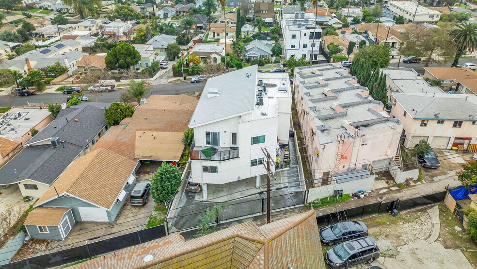More Photos Of 5353 Oakland St, Los Angeles Apartments For Sale