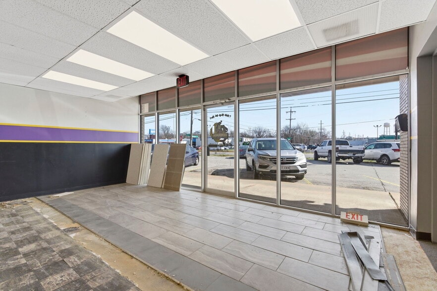 More Photos Of 1301-1349 S Glenstone Ave, Springfield General Retail For Lease