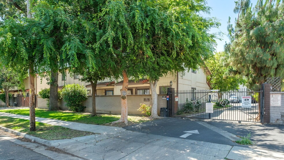 More Photos Of 4308 E Woodward Ave, Fresno Apartments For Sale