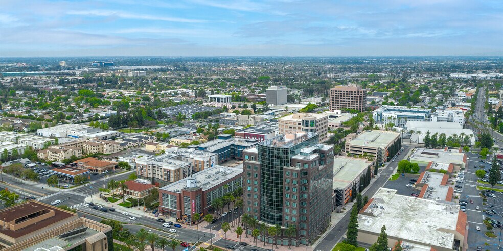 More Photos Of 184 W Center Street Promenade, Anaheim Apartments For Lease
