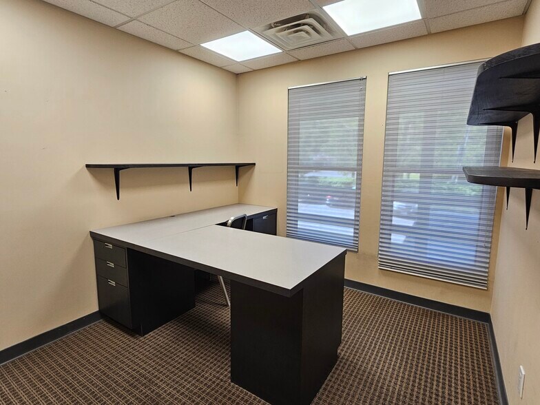 More Photos Of 202 E Main St, Huntington Medical For Lease