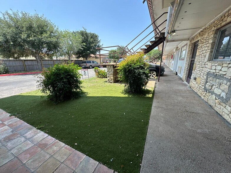 More Photos Of 3307 US Highway 90A E, Gonzales Hotel For Sale