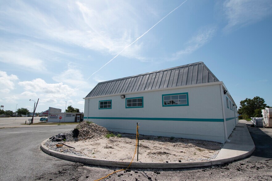 More Photos Of 4535 Tamiami Trl, Port Charlotte Office For Lease