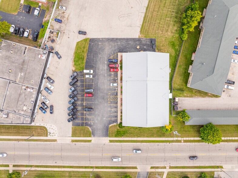 More Photos Of 821 Lime Kiln Rd, Green Bay Flex For Lease