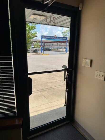 More Photos Of 211 E Market St, New Albany Office For Lease