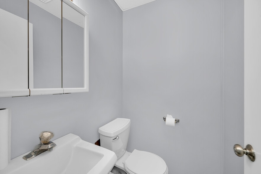 More Photos Of 3S340 Rockwell St, Warrenville Industrial For Lease