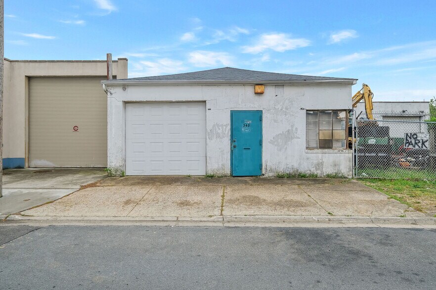 More Photos Of 340 Marconi Blvd, Copiague Warehouse For Sale