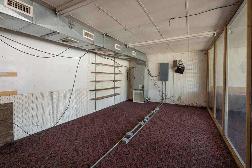 More Photos Of 15 W Main St, Green River Freestanding For Sale