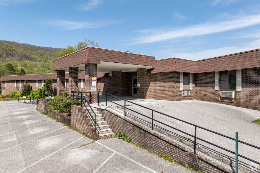 More Photos Of 240 Hannah Rd, Harriman Rehabilitation Center For Sale