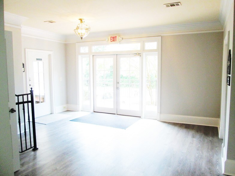 More Photos Of 4080 McGinnis Ferry Rd, Alpharetta Office For Lease