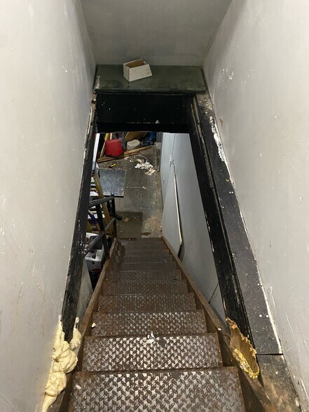 More Photos Of 726 Courtlandt Ave, Bronx Restaurant For Lease