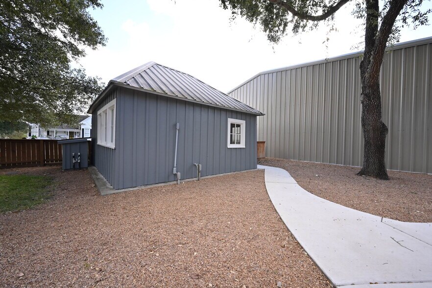 More Photos Of 315 Cedar St, New Ulm Specialty For Sale