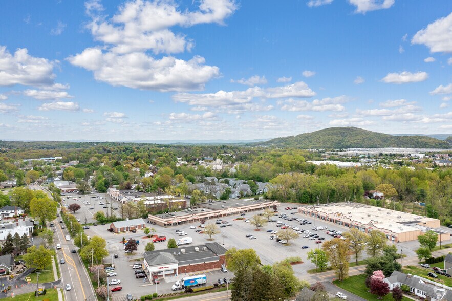 More Photos Of 986 Main St, Fishkill General Retail For Lease