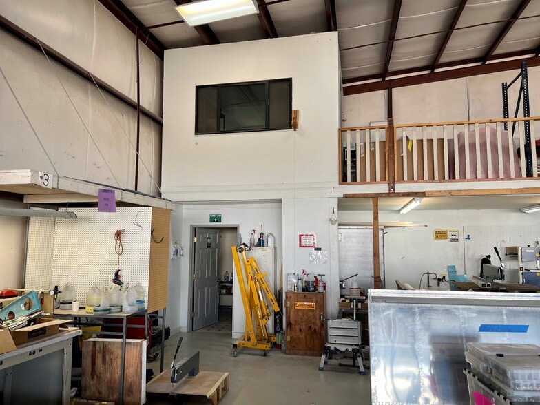 More Photos Of 90331 Boeing Dr, Eugene Airplane Hangar For Sale