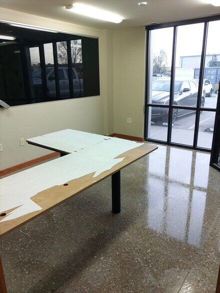 More Photos Of 3235 N 33rd St, Lincoln Warehouse For Lease