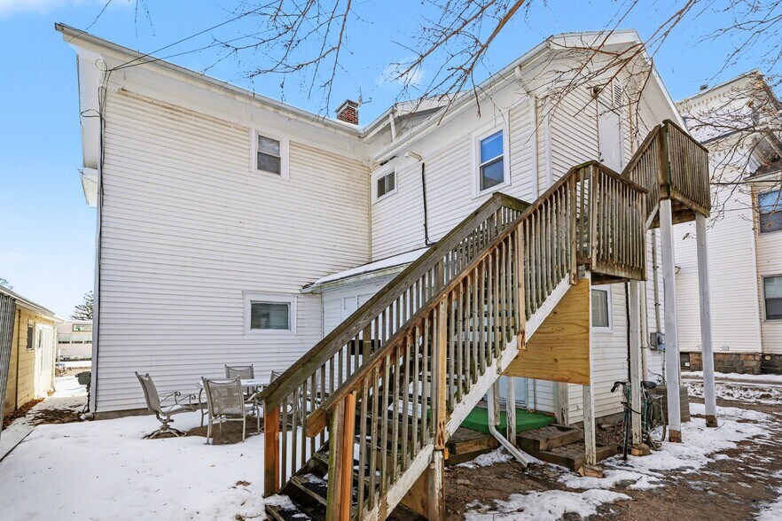 More Photos Of 1031 N Washington Ave, Lansing Office For Sale