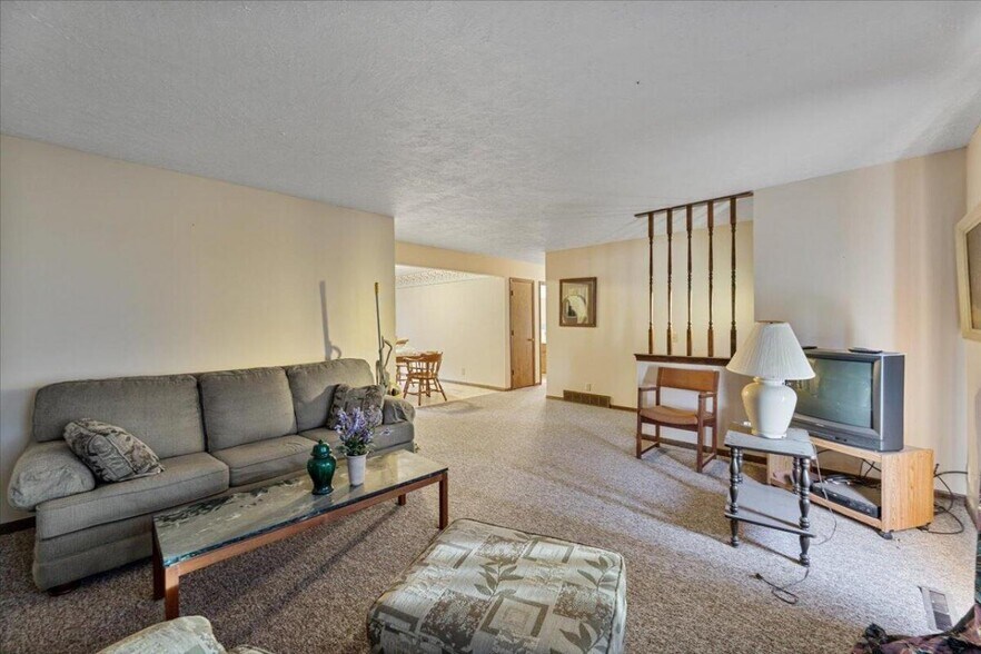 More Photos Of 21551 270th St, Mc Clelland Office For Sale