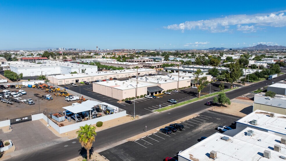 More Photos Of 910 S Hohokam Dr, Tempe Warehouse For Lease