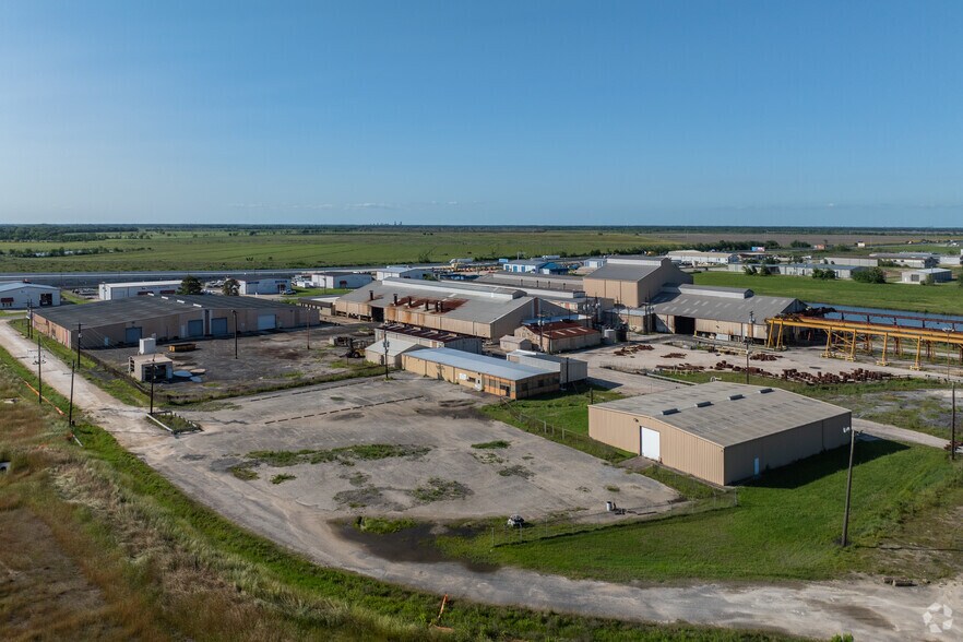 More Photos Of 6817 Industrial Rd, Beaumont Manufacturing For Sale