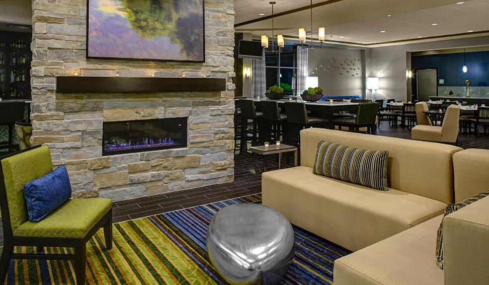 More Photos Of 251 Pennsylvania Pky, Indianapolis Hotel For Sale