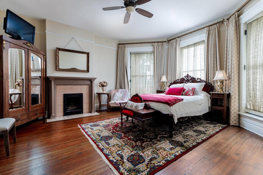 More Photos Of 950 E Grayson St, San Antonio Lodge Meeting Hall For Sale