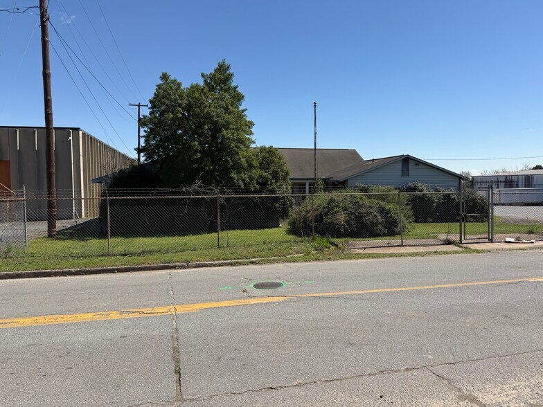 More Photos Of 1660 Waterville Rd, Macon-Bibb Industrial For Lease